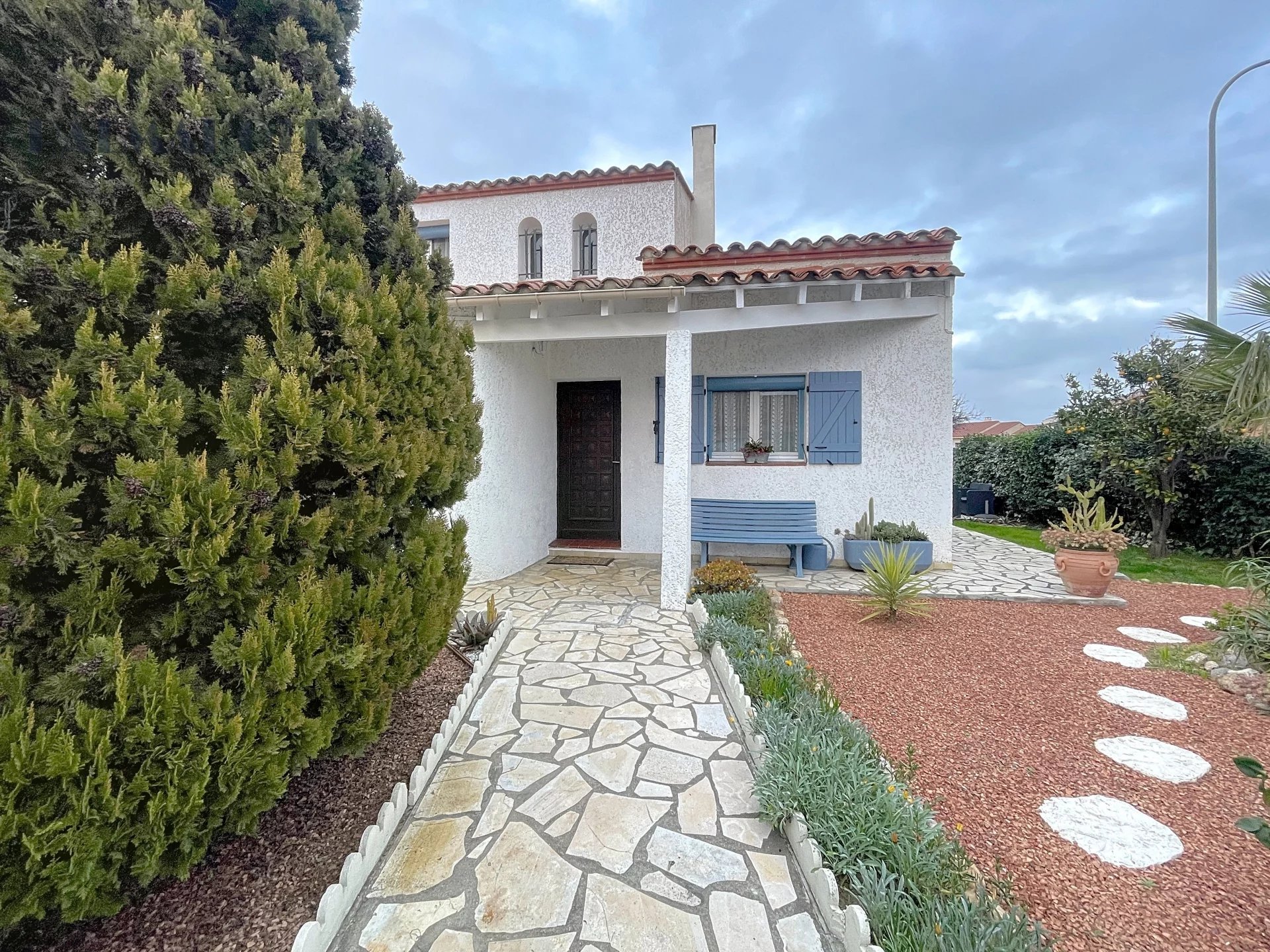 Perpignan sud villa 3 faces sur 322m2 terrain