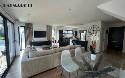 Perpignan maison de ville 3 faces 3 chambres garage piscine