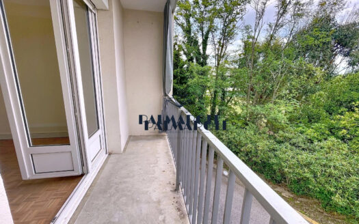 Palais des congrès spacieux t2 52m2 balcon parking libre