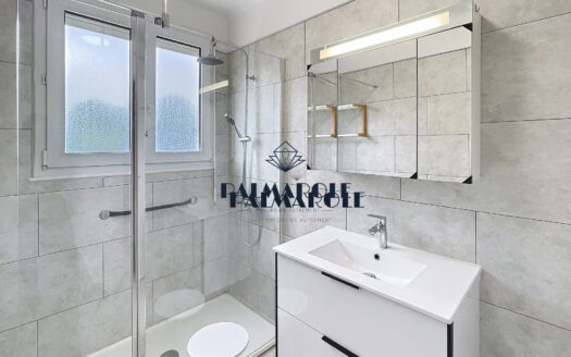 Palais des congrès spacieux t2 52m2 balcon parking libre